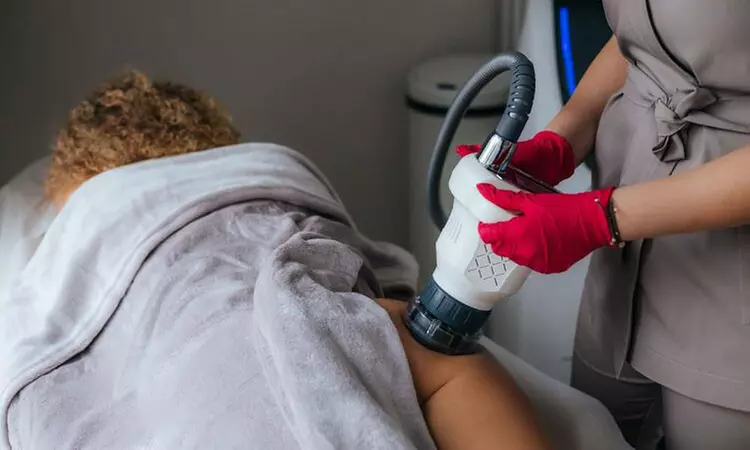 Zabiegi systemem iMoos: redukcja cellulitu i tkanki tłuszczowej dla pięknej sylwetki i jędrnej skóry w Pokorna Clinic - Primary Image