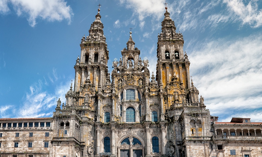 Image 1: Santiago de Compostela: hasta 3 noches con detalle y late check-out