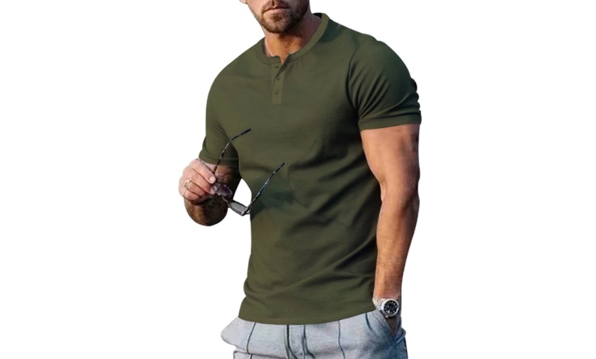 Image 6: T-shirt Henley décontracté à manches courtes pour hommes