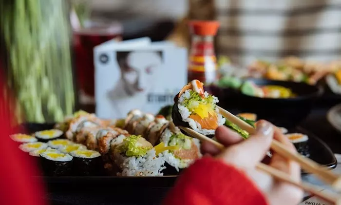 Odkryj smak Japonii: Groupon wartościowy od 100 do 1000 zł na menu restauracji Koku Sushi Point Pruszków - Second Medium