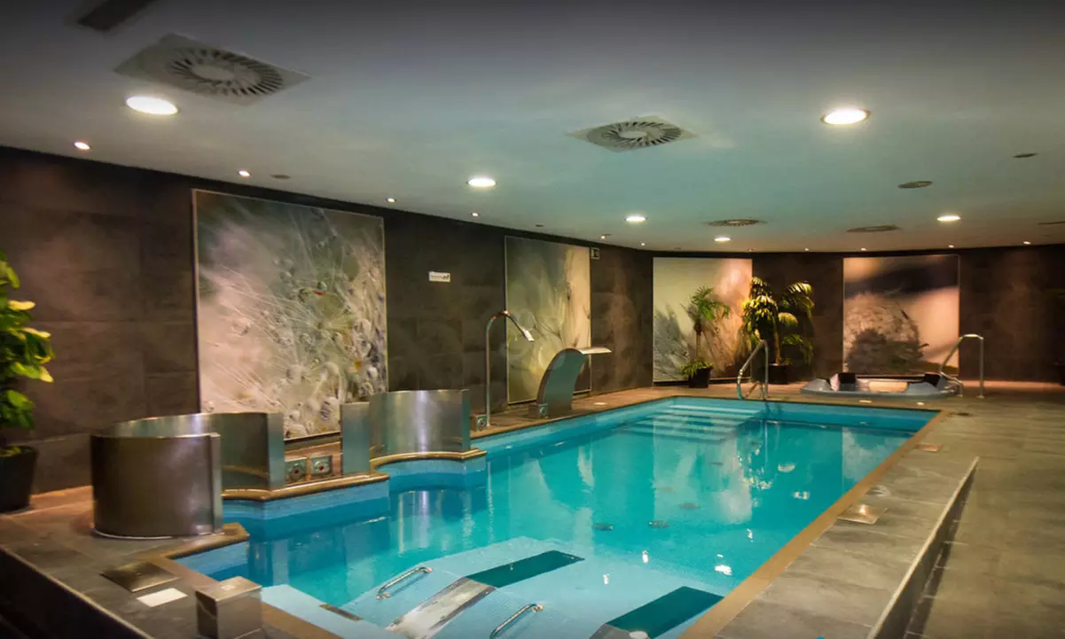 Circuito spa y masaje relajante en Azz Hotel Langre Spa