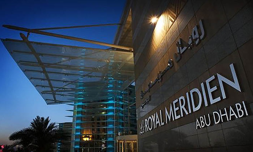 Image 2: Pool and drinks at Le Royal Meridien