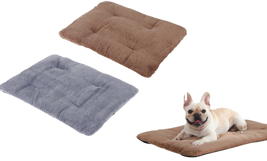 Image 2: Self-Warming Pet Blanket Bed Pad