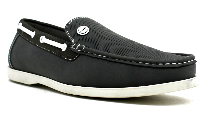 Image 6: Men's Slip-On Boat Shoes