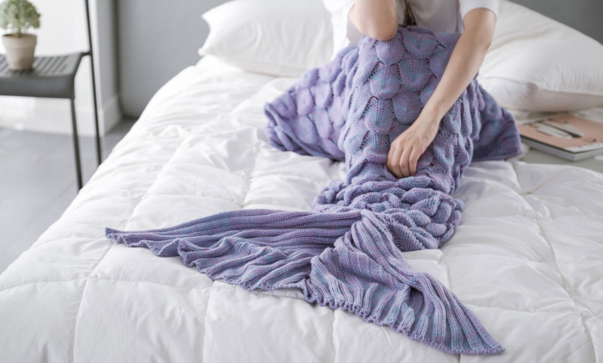 Image 6: Mermaid Tail Blanket