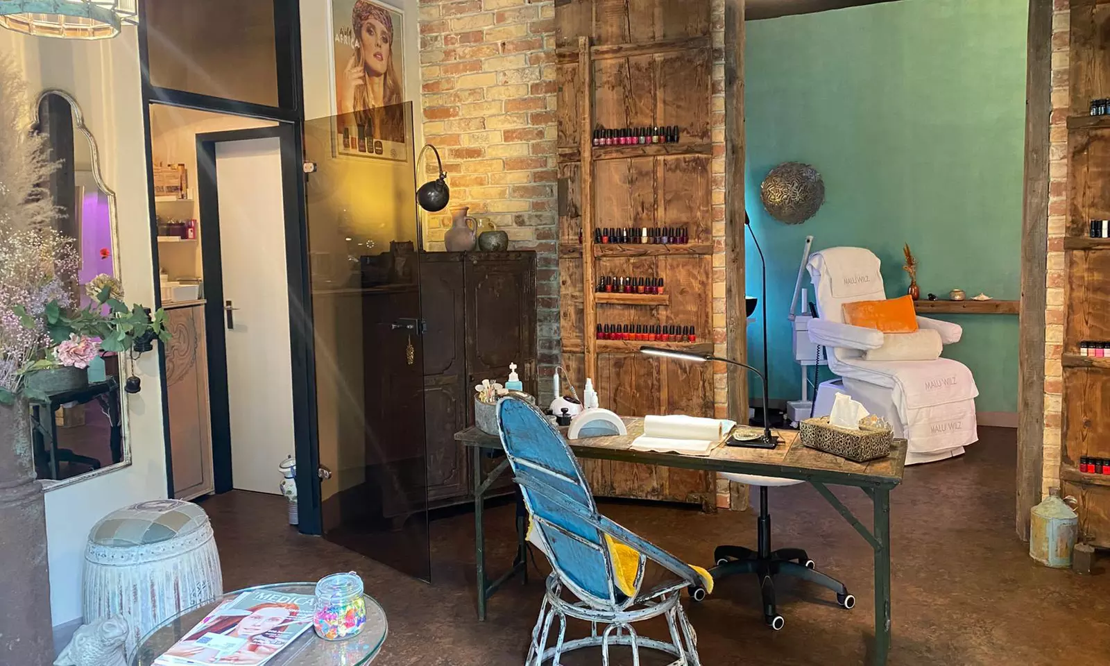 Permanent Make-up für Augenringe, für beide Augenbrauen oder Lippen