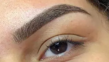 Microblading oder Powder Brows