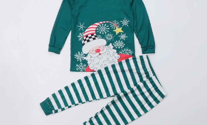 Image 12: Pijama a rayas de Santa Claus