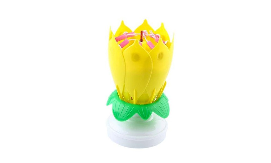 Image 3: Flower-Shaped Rotating Musical Birthday Candle