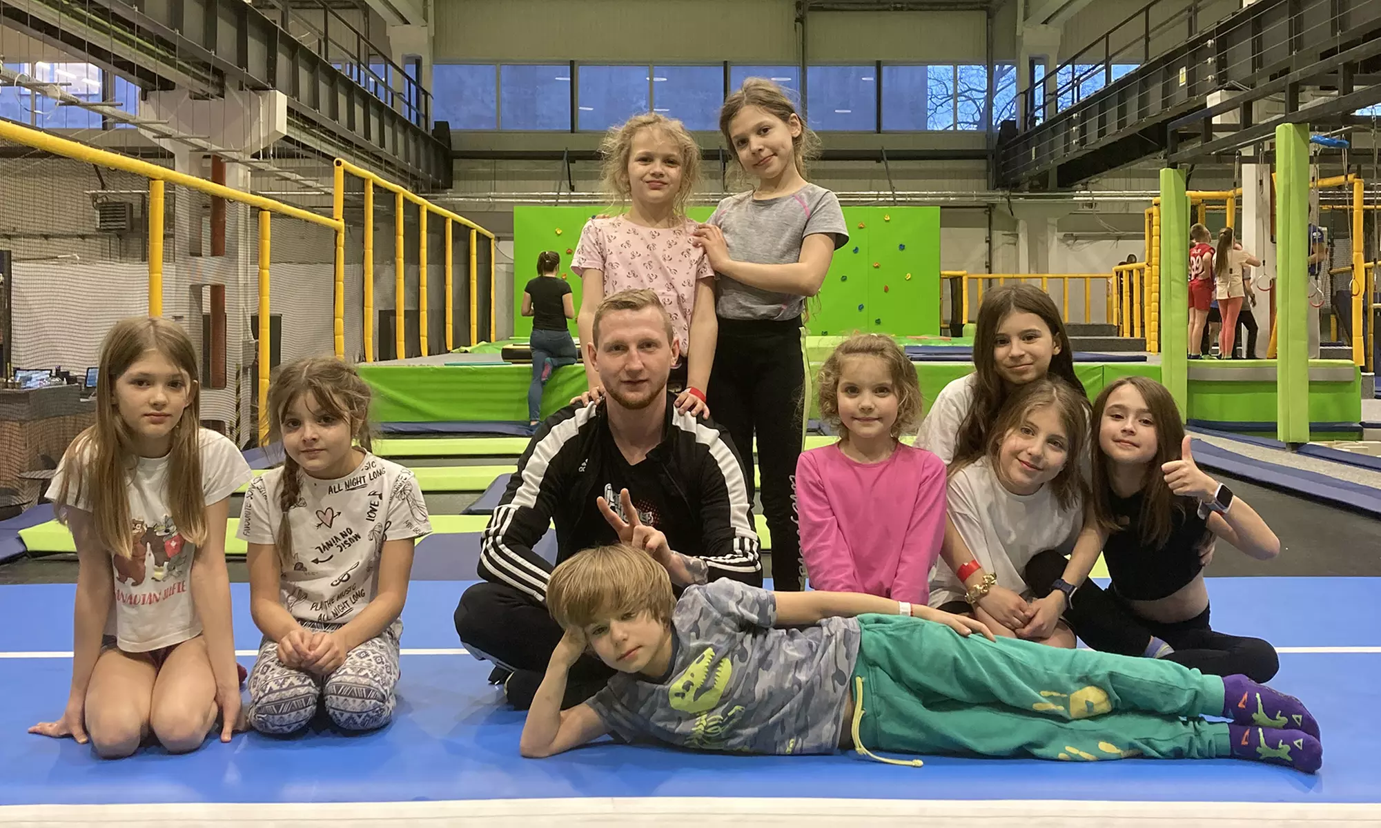 Zapomnij o grawitacji! Wskocz w świat zabawy w 4 parkach trampolin