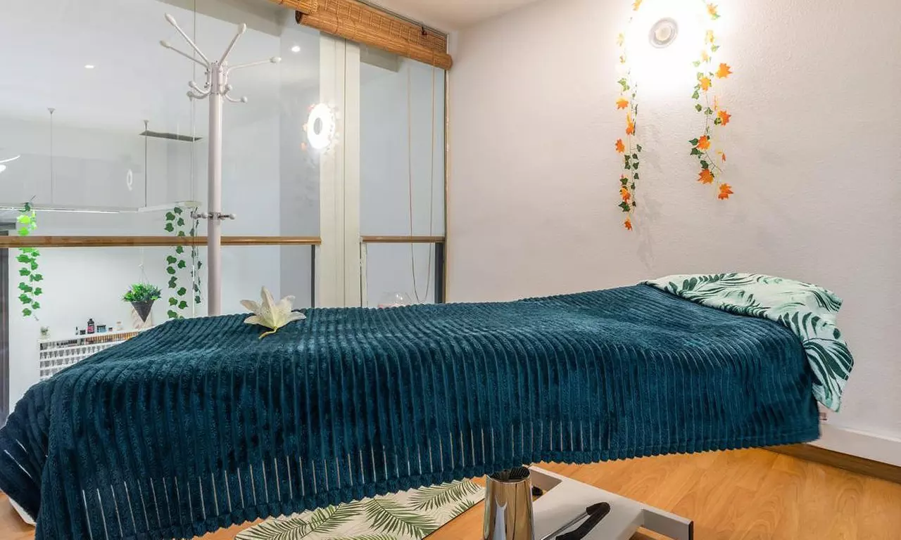 Limpieza facial profunda con microdermoabrasión, radiofrecuencia y más