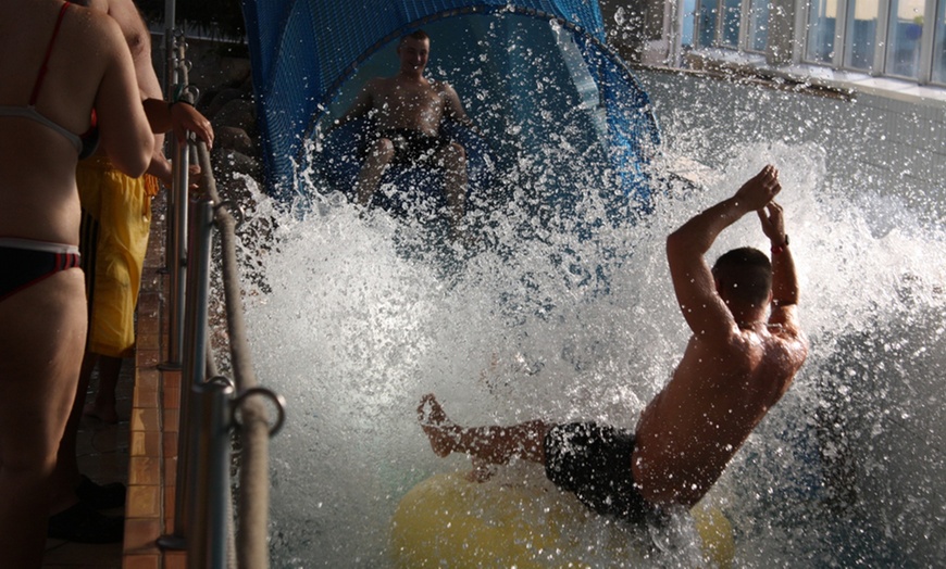 Image 2: Tageskarte für das Spaßbad opt. inkl. Sauna für 1-4 Personen