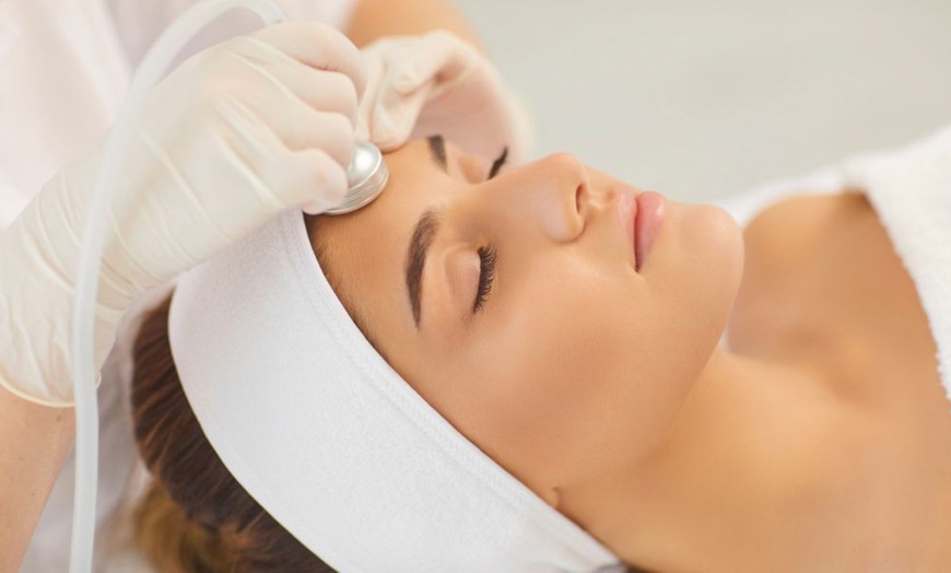 Image 1: Date Night Rejuvenation Facial Package at Miami Kiss