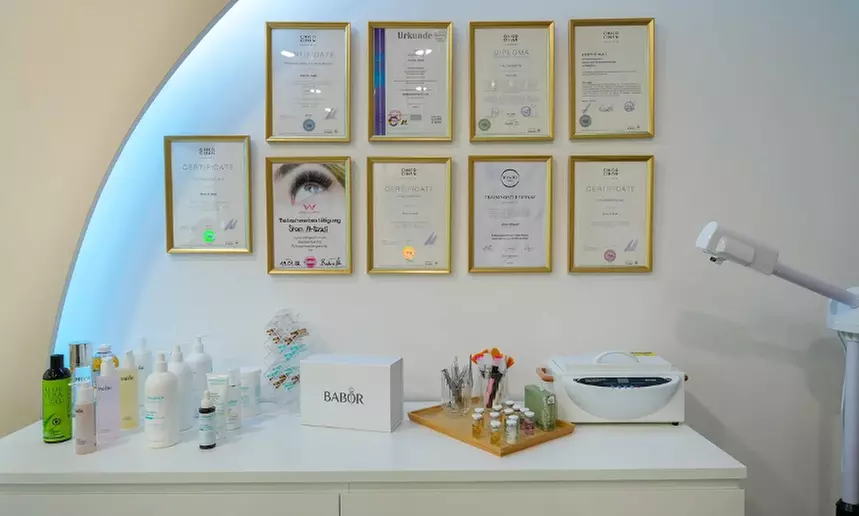 Verwöhne deine Haut: Microneedling Gesichtsbehandlung