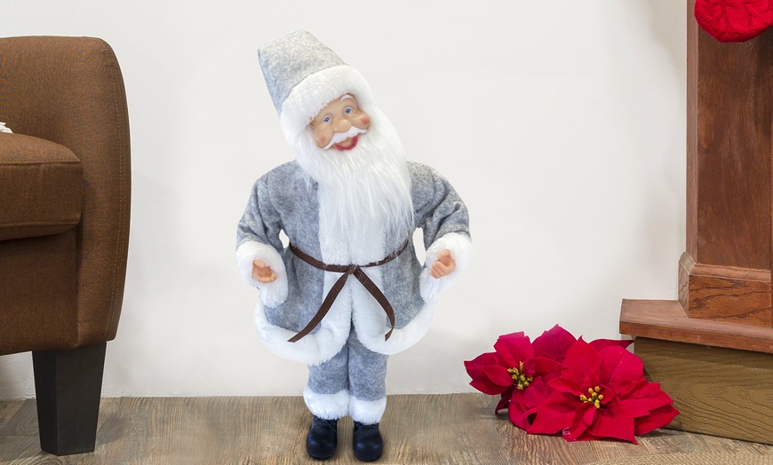 Image 12: Décoration père Noël avec costume