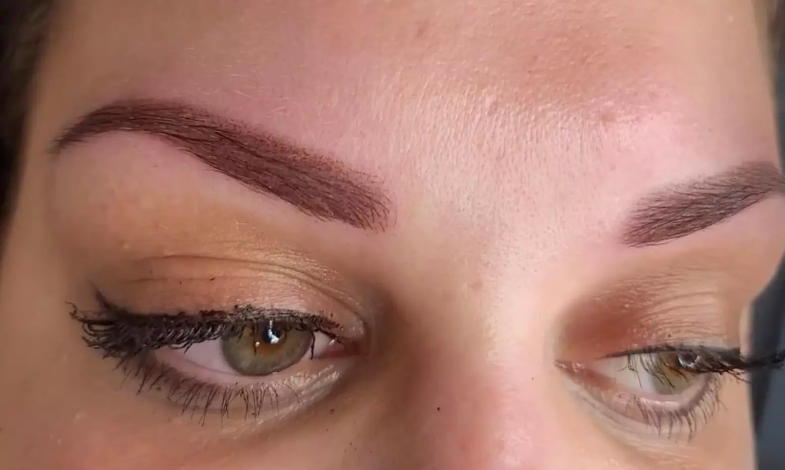 Permanent Make-up - Powder Brows für 1 Person - Für perfekt definierte, natürliche Augenbrauen (bis 75% sparen) - Primary Image