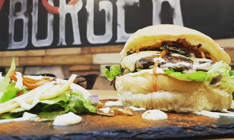 Burger simple avec frite et boisson au choix pour 2 personnes dès 15 € au restaurant Crazy Burger