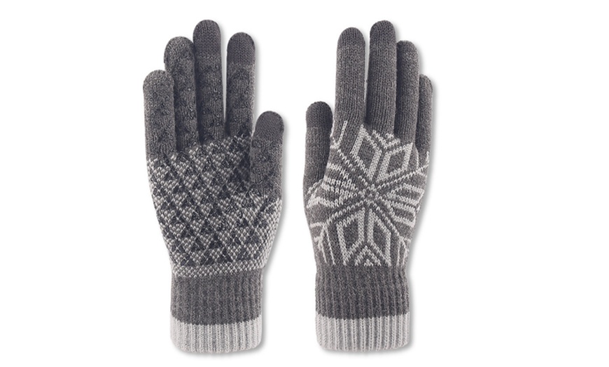 Image 2: Men's Touch Screen Knitted Gloves