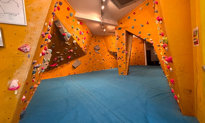 Image 6: Climbing Session at West 1 Climbing Wall - Everyone Active