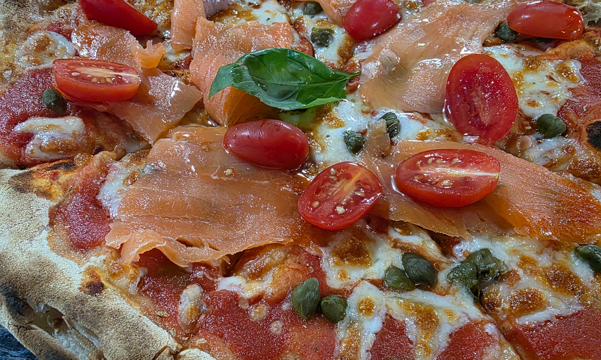 2 pizzas con 2 postres y 2 refrescos