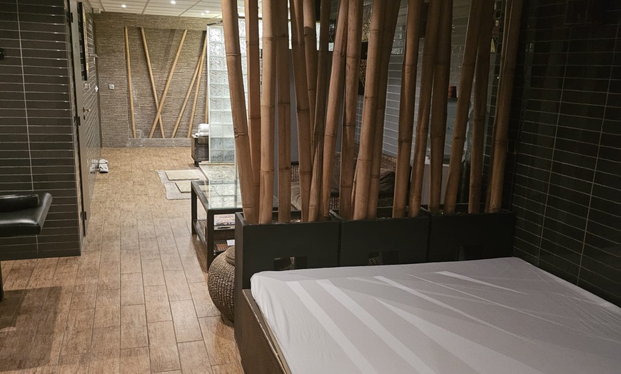 Image 1: Spa Sparagone : bien-être et intimité pour 2 à Wambrechies