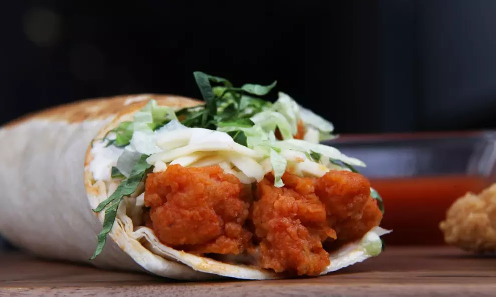 Enjoy American Casual Cuisine with Food and Drink Options