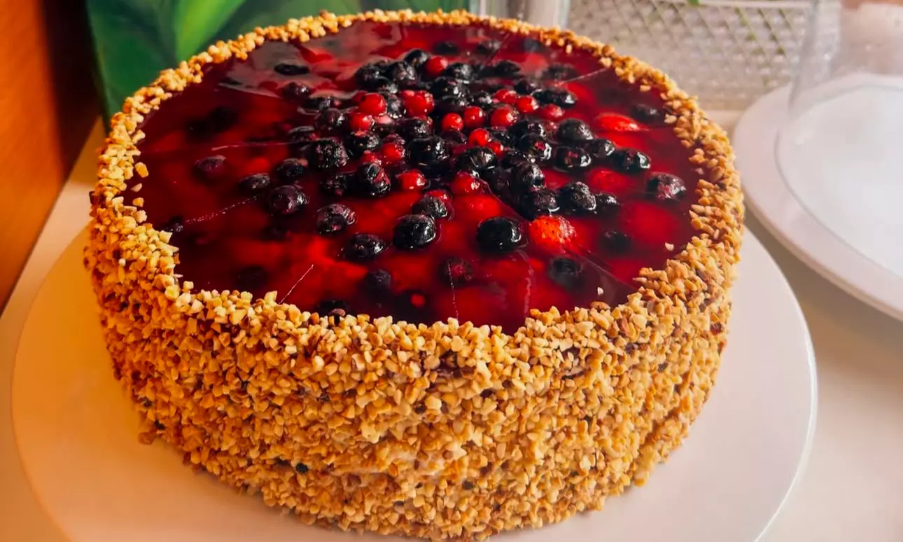 Hausgemachte Torte & Heißgetränk für 1 - 8 Personen