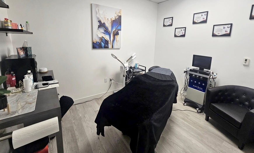 Image 5: Tone Your Body w/ 1, 4 or 6 Body Contouring Session with Emszero HIFEM