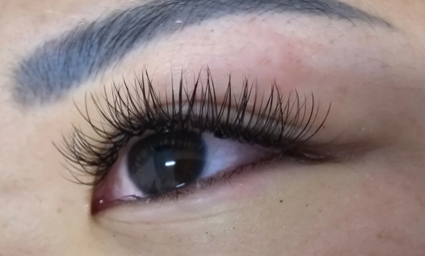 Image 2: Full Set Eyelash Extensions at Beauty Studio