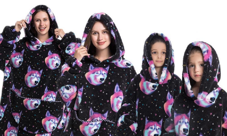 Image 34: Matching Family Snuggle Hooded Blanket