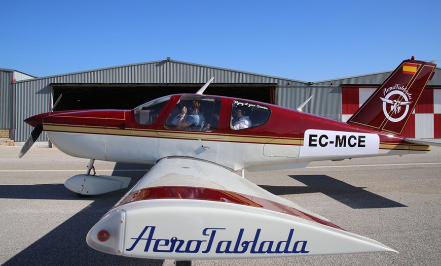 Image 1: Vuelo en avión ligero o avioneta con duración a elegir para 1 o 2