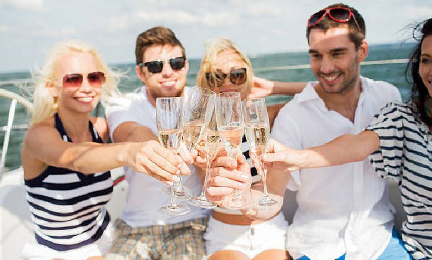 Image 9: 2 horas de paseo en velero por la costa de Barcelona para hasta 11 pax