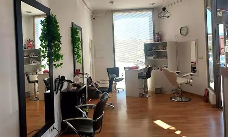 Sesión de peluquería con corte en Peluquería y Estética Ágata