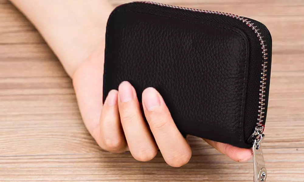 1 of 2 leren portemonnees met RFID-bescherming