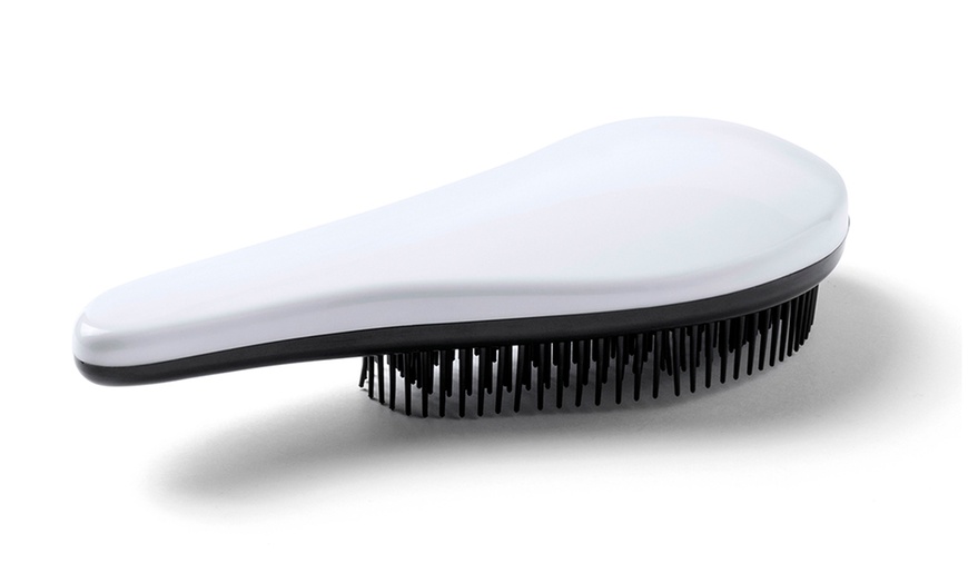 Image 3: Tangle-Free Hairbrush