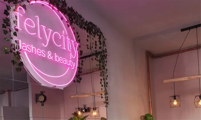 Schöne Wimpern: Wimpernverlängerung (UV LED) opt. inkl. Refill