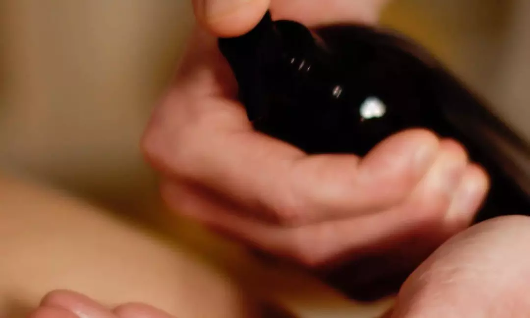 Godzinny masaż ciała do wyboru lub masaż relaksacyjny twarzy w studiu MIÓD (do -40%)