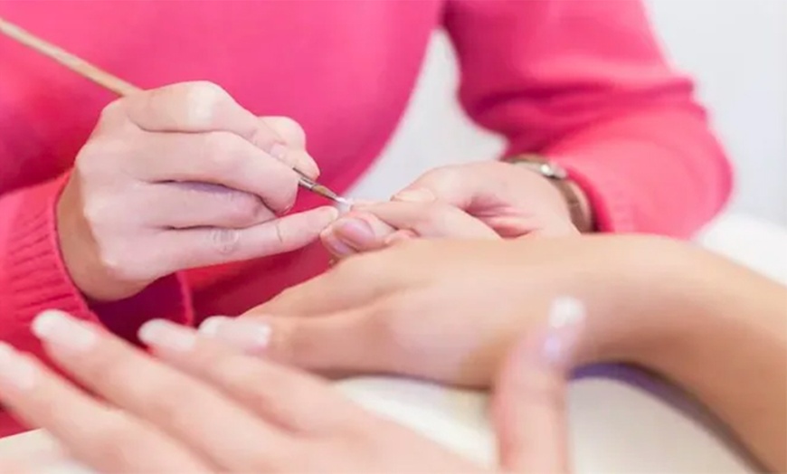 Image 2: Offrez à vos ongles une touche d'élégance et de couleur