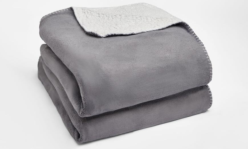 Image 2: Plain Reversible Sherpa Throw
