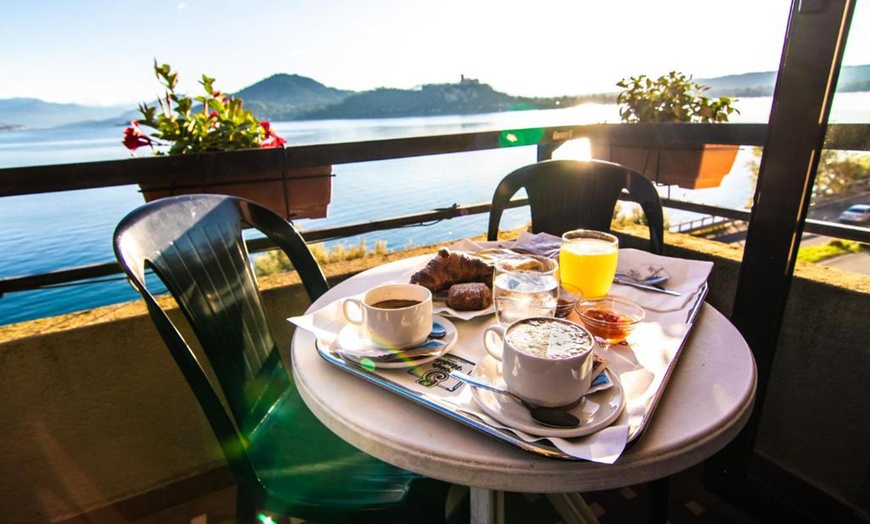 Image 4: Lac Majeur, Arona : chambre double standard avec petit-déjeuner