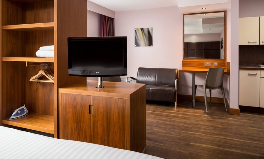 Image 7: Leeds City Centre: Modern Serviced Apartment Stay for 2-4 people