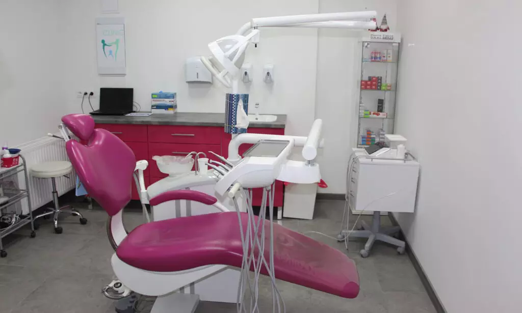 Wybielanie zębów lampą Beyond