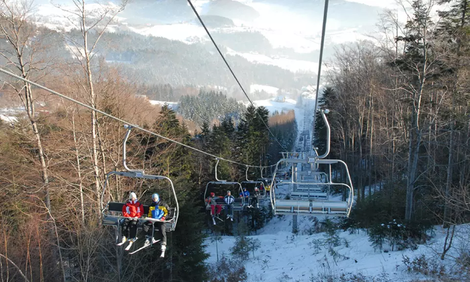 Karnet całodzienny dla 1-4 osób w sezonie wysokim w Laskowa-Ski