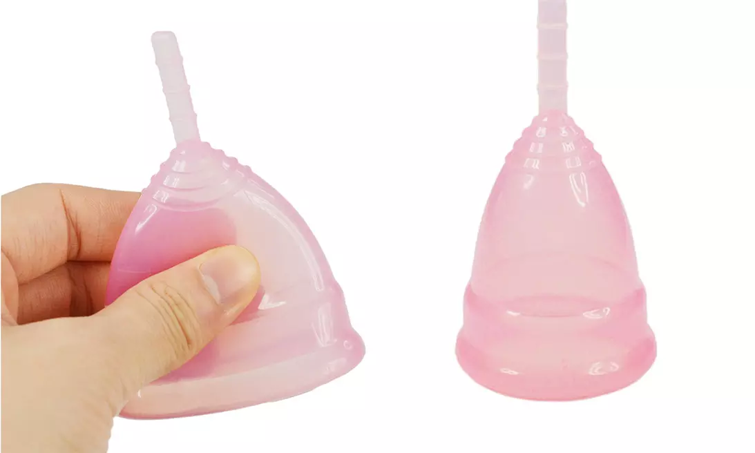 1x oder 2x wiederverwendbarer Menstruationbecher in Pink und in der Größe S oder L - Second Medium