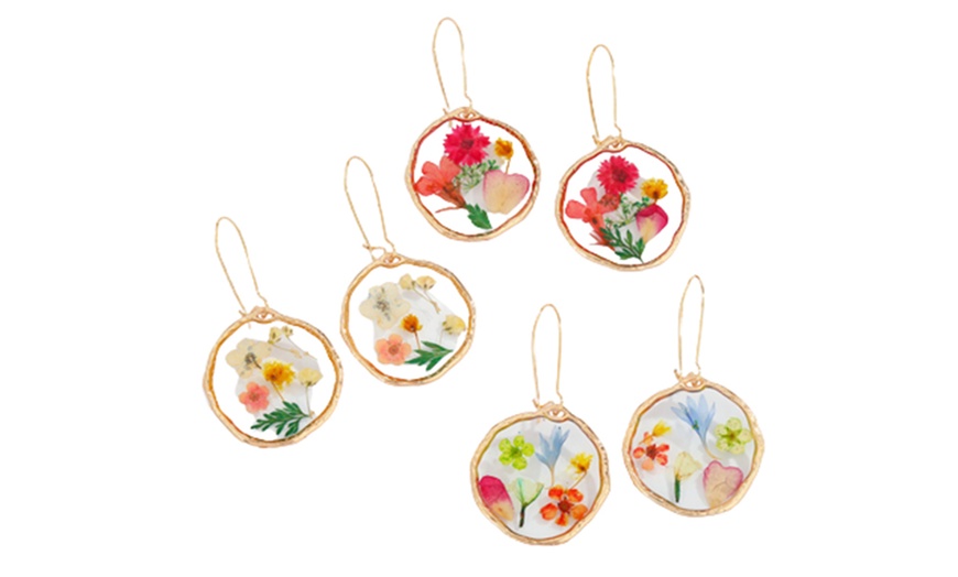 Image 1: Boho-Style Pressed Flower Drop Earrings