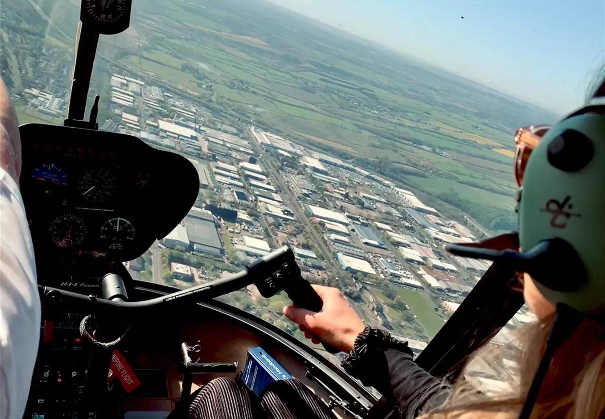 20-Min Helicopter Flying Lesson Experience with Hands-On Flying in UK