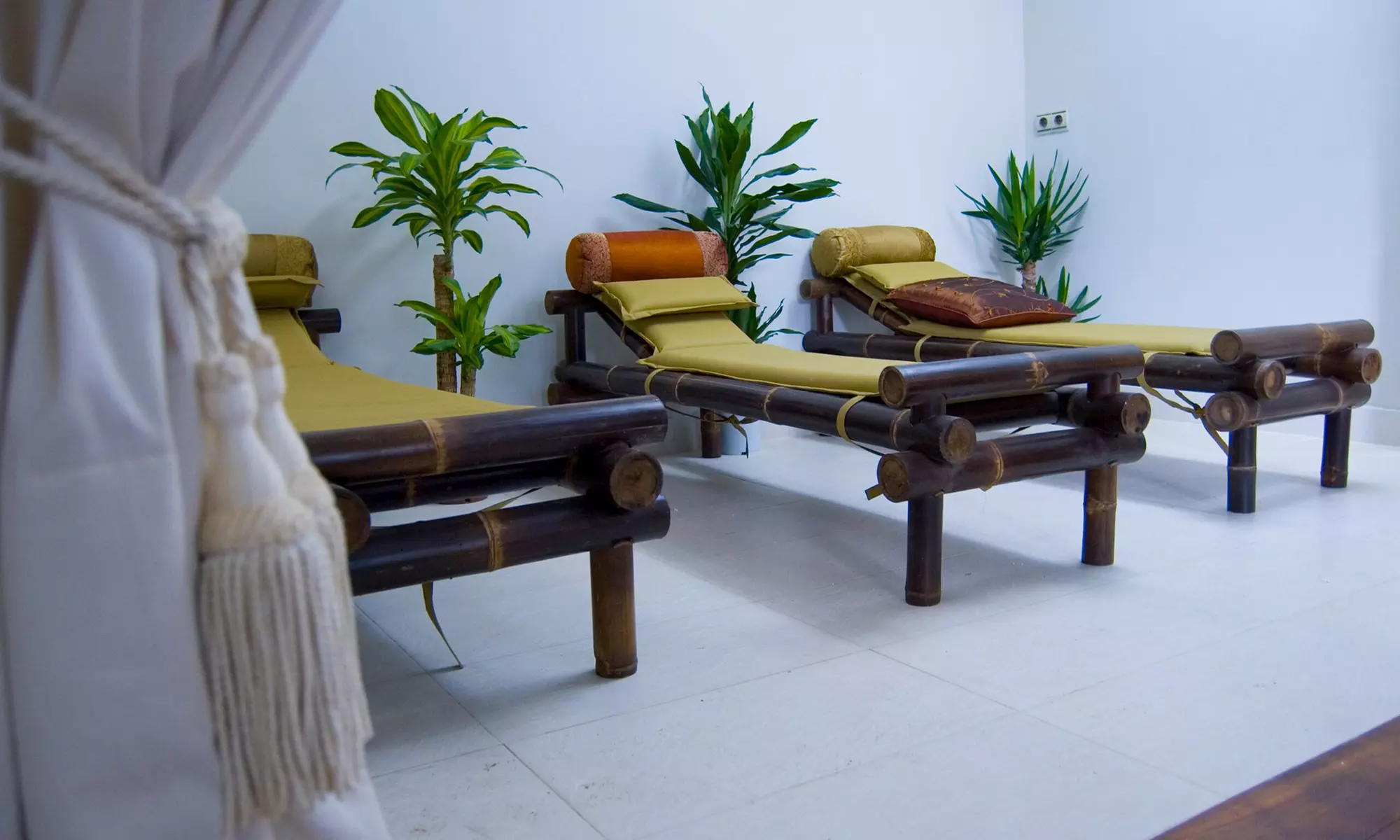 Hidromasaje privado con bombones y cava para 2 con opción a habitación