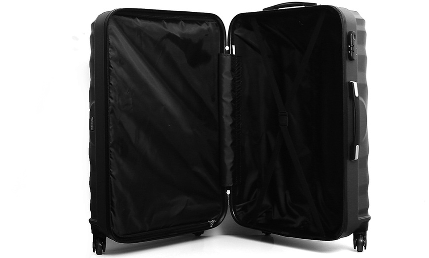 Image 4: Three-Piece Hero Luggage Set