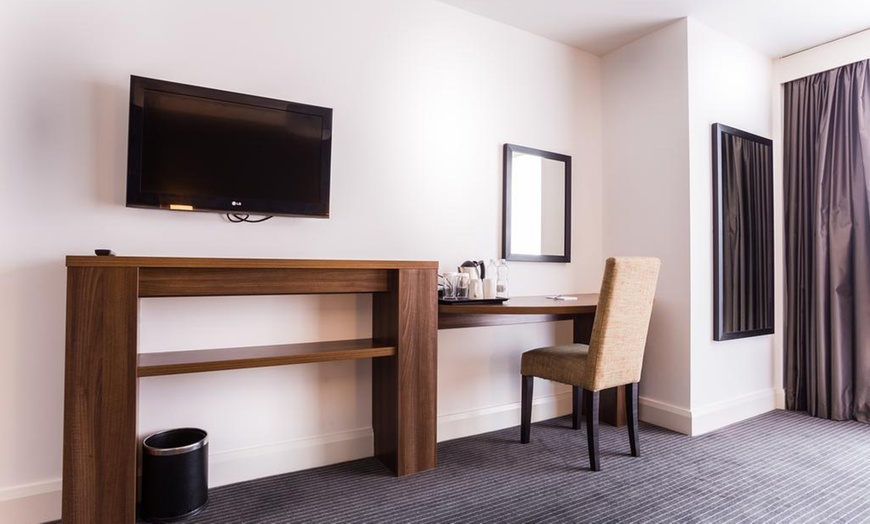 Image 5: Newcastle upon Tyne: Double Room for Two with Breakfast