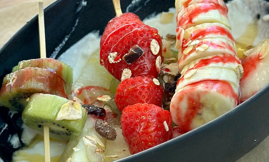 Image 1: Desayuno brunch para 4 o 2 personas, o dos batidos de autor